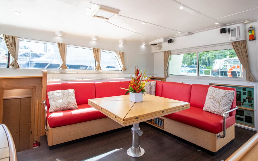 Sailaway V Inside Lounge