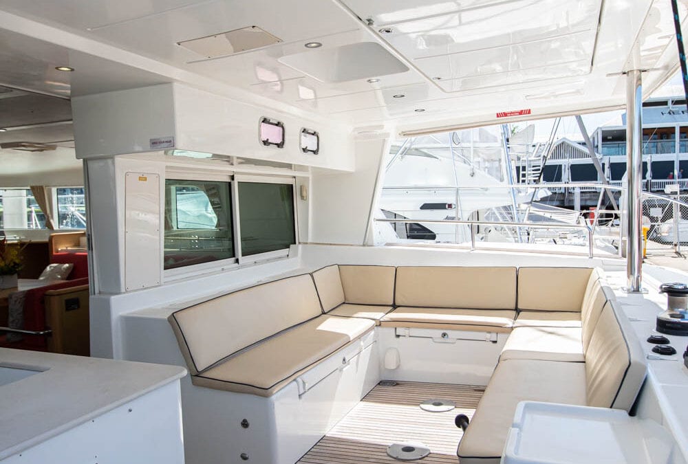 Sailaway V Onboard Lounge