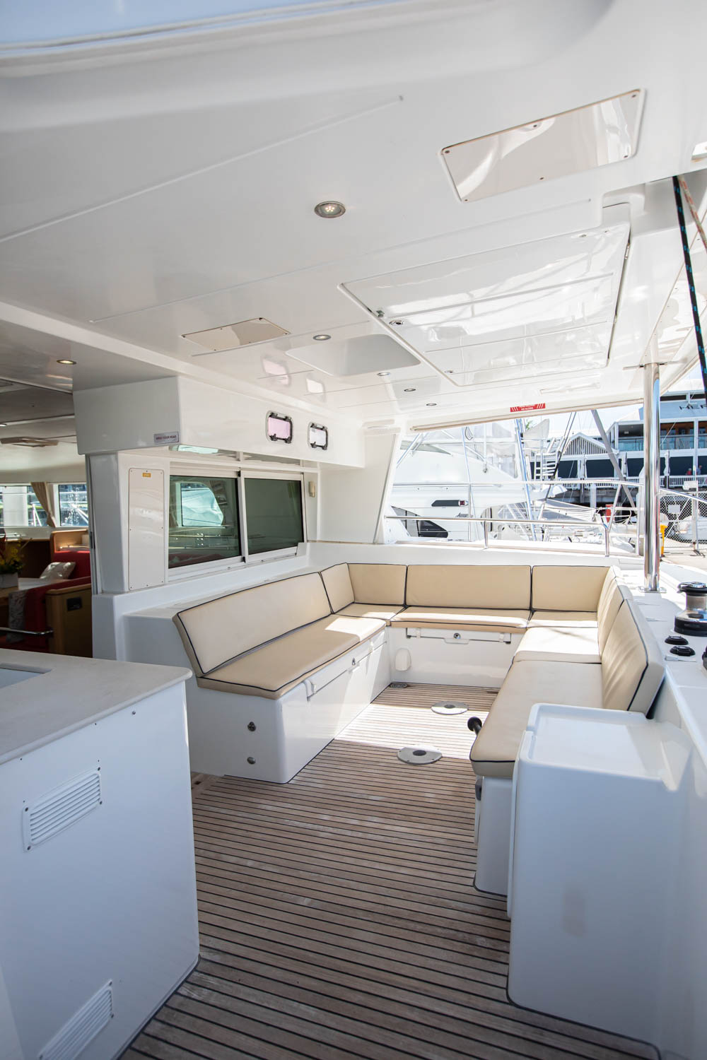 Sailaway V Onboard Lounge