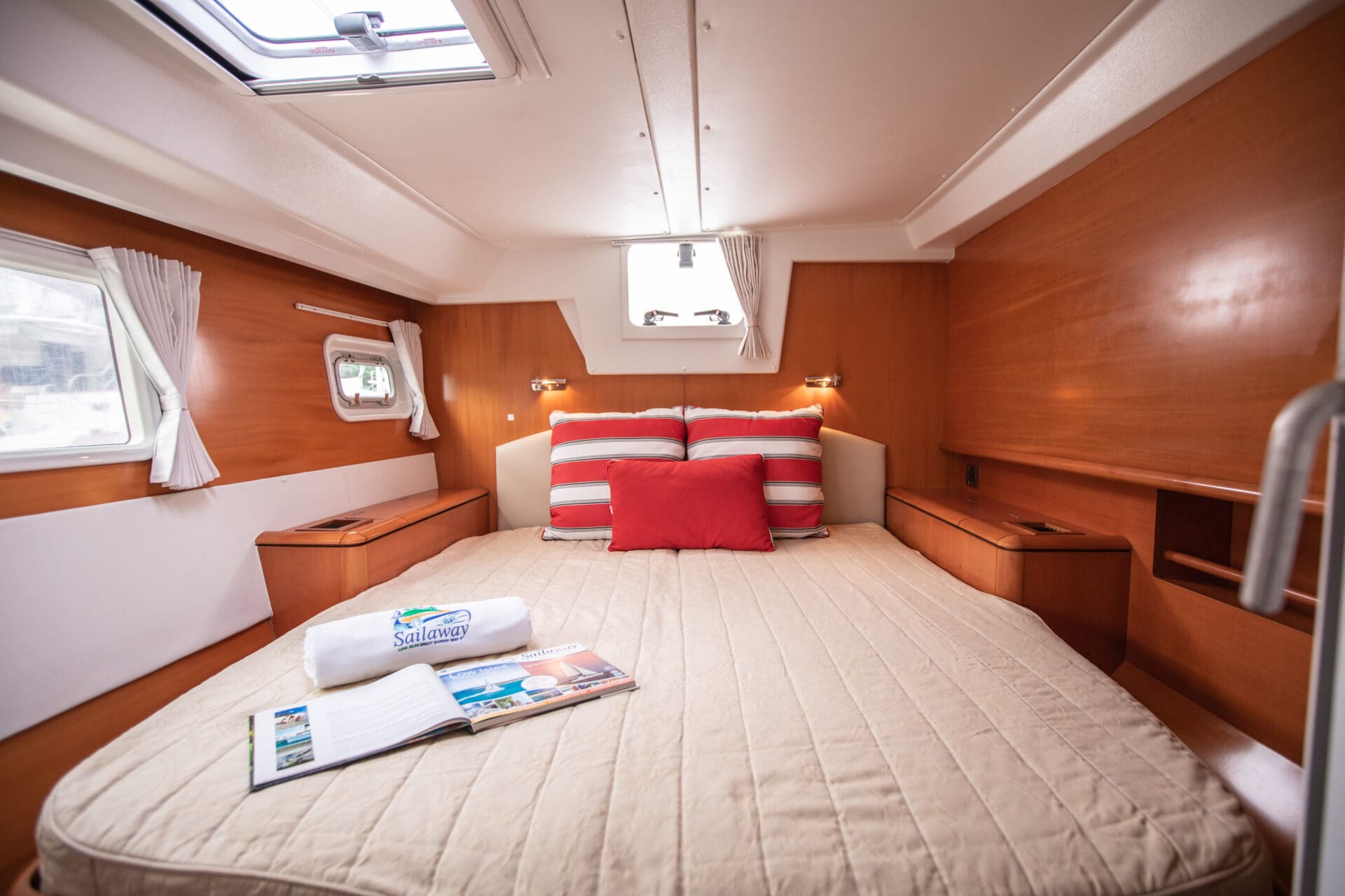 Sailaway Iv Aft Stb Cabin